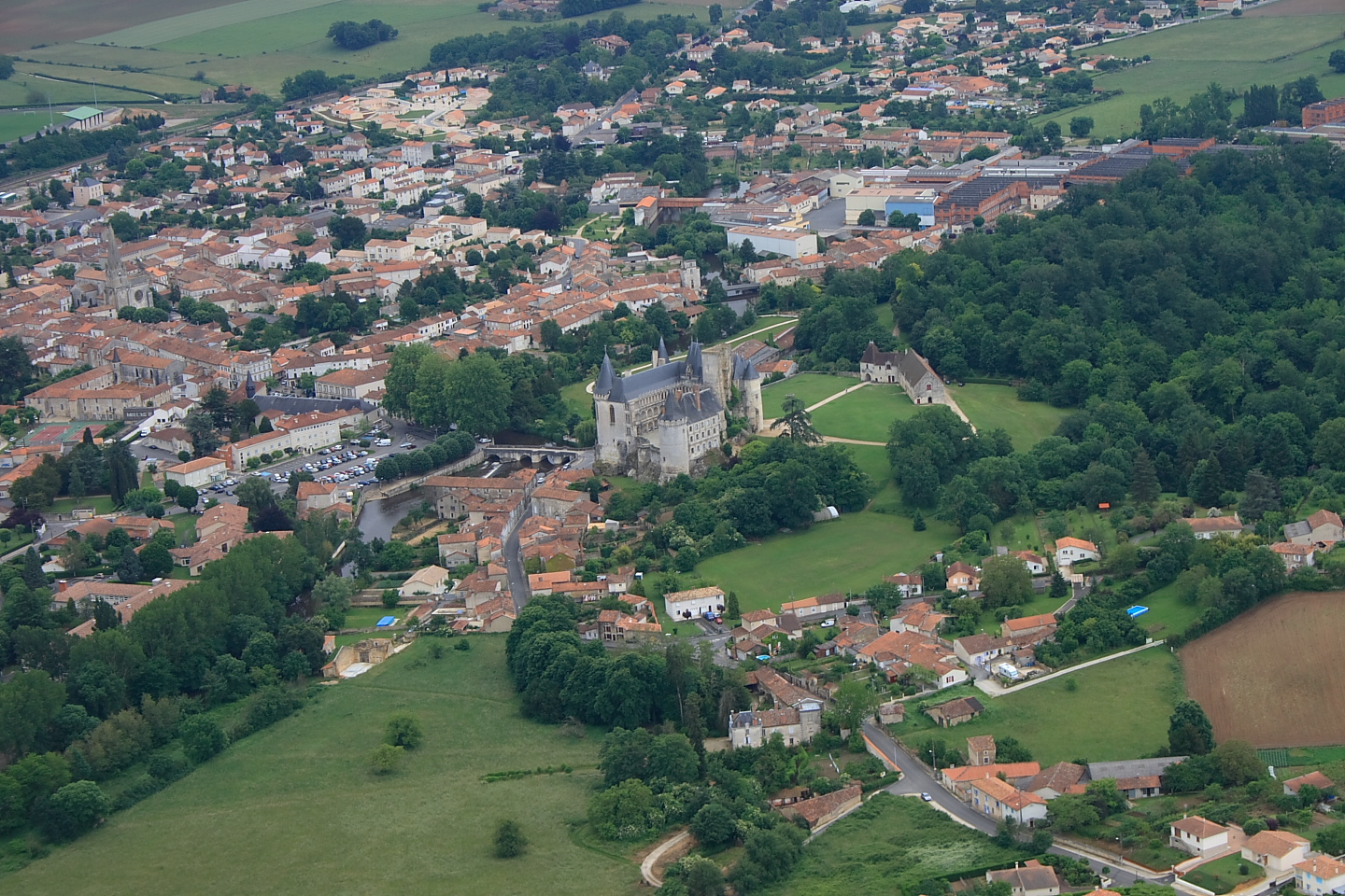 La_Rochefoucauld_vue_aerienne.JPG